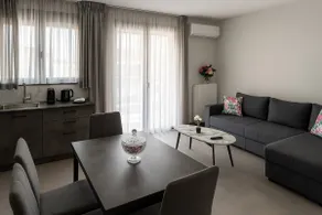 Poly s home - Image 3