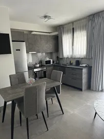 Poly s home - Image 2
