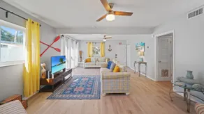 Teddy's Beach House! Only 7 blocks to Beach! - Image 3