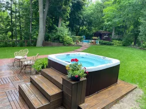 Hidden Gem of Thornhill (Ravine+Pool+Hot tub) - Image 2