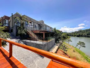 Spectacular Country House overlooking the Dam - Image 2