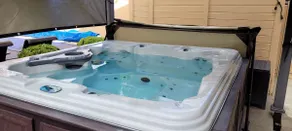 Metropolitan Dream Stay with Saltwater Pool and Hot Tub - Image 3