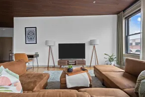 Penthouse In The Historic Hobbs - Image 5