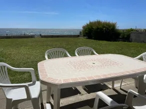 View and direct access to the Bonne Source beach - Image 2