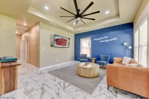 Gem On Pearl | Downtown Lockhart with Pool - Image 3