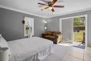 Artistic apt with pool near downtown - Image 5