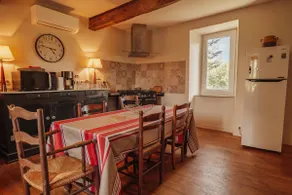 Characterful house at the foot of the Pyrenees - Image 4
