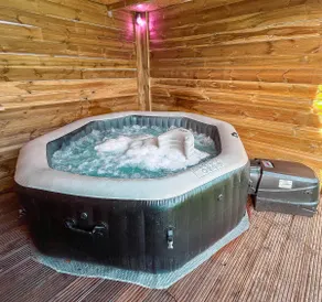 Cath's Home apartment cottage with Jacuzzi - Image 2