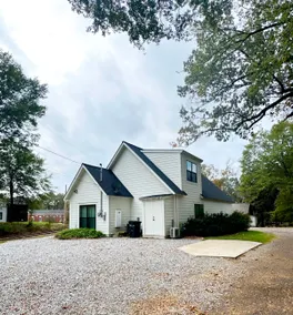 Stylish Modern Home with EV Charger & Fire Pit - Image 3