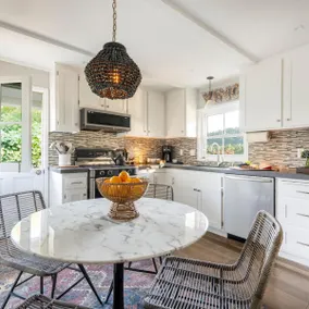 Modern Wine Country Cottage in Historic Healdsburg, Premiere Location - Image 3