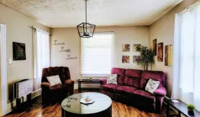 Spink Street Extended Stay Craftsman Home. - Image 2