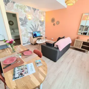 Hosted by Raphaël - Cozy apartment - Image 3
