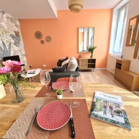 Hosted by Raphaël - Cozy apartment - Image 4