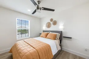 Renovated Modern Surf Bungalow - Image 4