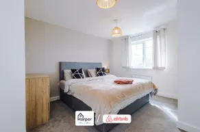 Modern 5BR Home | Sleeps 10 | Perfect for Groups - Image 2