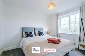 Modern 5BR Home | Sleeps 10 | Perfect for Groups - Image 4