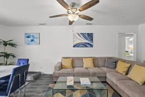 Cute house mins from DT Frisco - Image 3