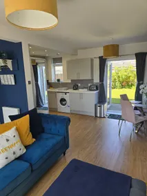 The Heart - Cosy 3 bedroom house with double driveway and Garden in Manchester - Image 2