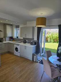 The Heart - Cosy 3 bedroom house with double driveway and Garden in Manchester - Image 3