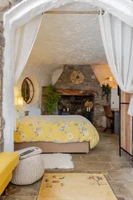 Olli's Cottage-Terrace & Jacuzzi optional - Image 4