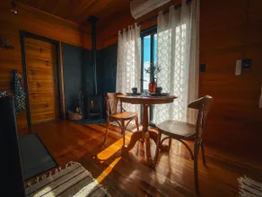This cabin is like something out of a movie — literally - Image 4