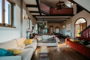Wine Estate on Private Hill, luxury in style - Image 4