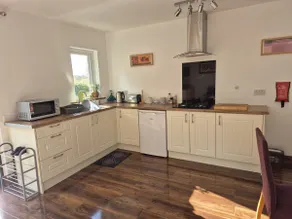 The guesthouse - Image 4