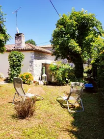 Stone house with garden and large parking lot - Image 4