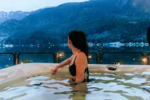 Emerald Haven: Lakeside, Hot Tub, Firepit, Kayaks - Image 3
