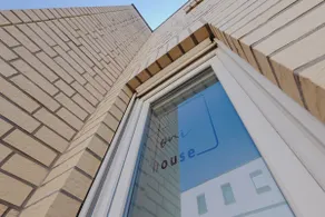 Central. Stylish. Toni House with plenty of space! - Image 2