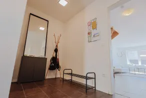 Central. Stylish. Toni House with plenty of space! - Image 5