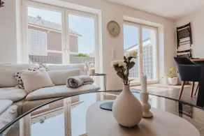 Central. Stylish. Toni House with plenty of space! - Image 4