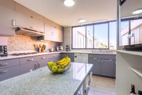 Amazing and spacious apartment, very nicely located! - Image 5