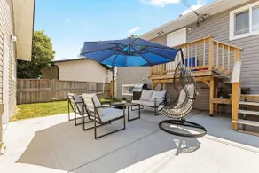 Modern 2BR Suite Near DT: Fast wifi + Free parking - Image 5