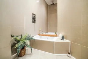 Jacuzzi Bath | Fully Equipped Kitchen | Cavern - Image 4