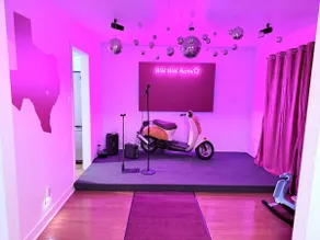 AustinCabaret-PoolJacuzzi+PoolTable+Arcade+Karaoke - Image 3