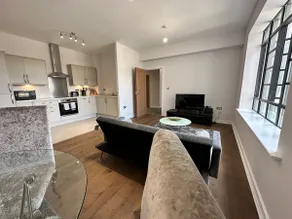 Travaal.©om - 3 Bed Serviced Apartment Farnborough - Image 3