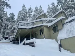 Rustic, cozy cabin, Starlink Wi-Fi, 7 Beds - Image 3