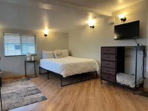 Quaint Downtown Studio (4 blocks off Main) - Image 3