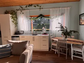 Cozy waterfront Guest House with spa in Hansville - Image 2