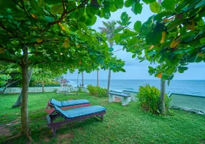 Cliff Edge Beach View Cottage with Private Beach - Image 2