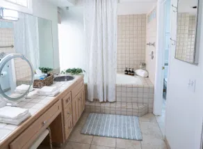 Emerald Suite Spa Experience with Sauna & Desk - Image 2