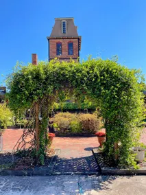 Garden Oasis in the heart of downtown Durham - Image 4