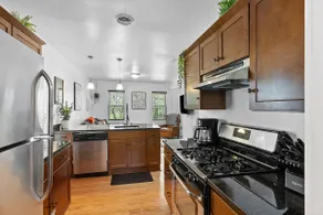 2BD 2BA | Walk to Lake | AC | Parking | Sleeps 6 - Image 4