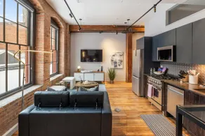 Designer's Best 2BR, 2BA Loft -Prime Armory Sq Loc - Image 5