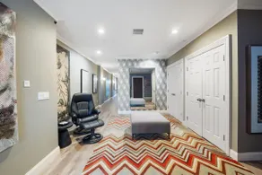 Designer's Sprawling Penthouse. 2BR, 2.5 BA PH - Image 4