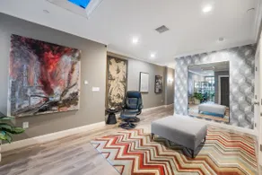 Designer's Sprawling Penthouse. 2BR, 2.5 BA PH - Image 3