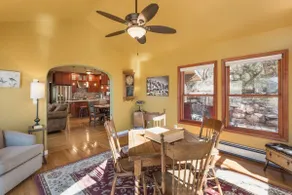 Cozy, 3 En Suite, Great location on 4.5 acres. - Image 4