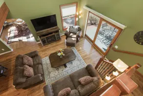 Cozy, 3 En Suite, Great location on 4.5 acres. - Image 2