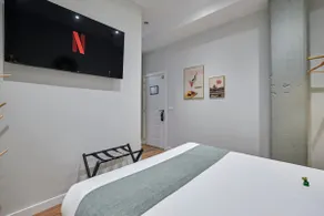 Bright modern studio • Downtown Madrid - Image 4
